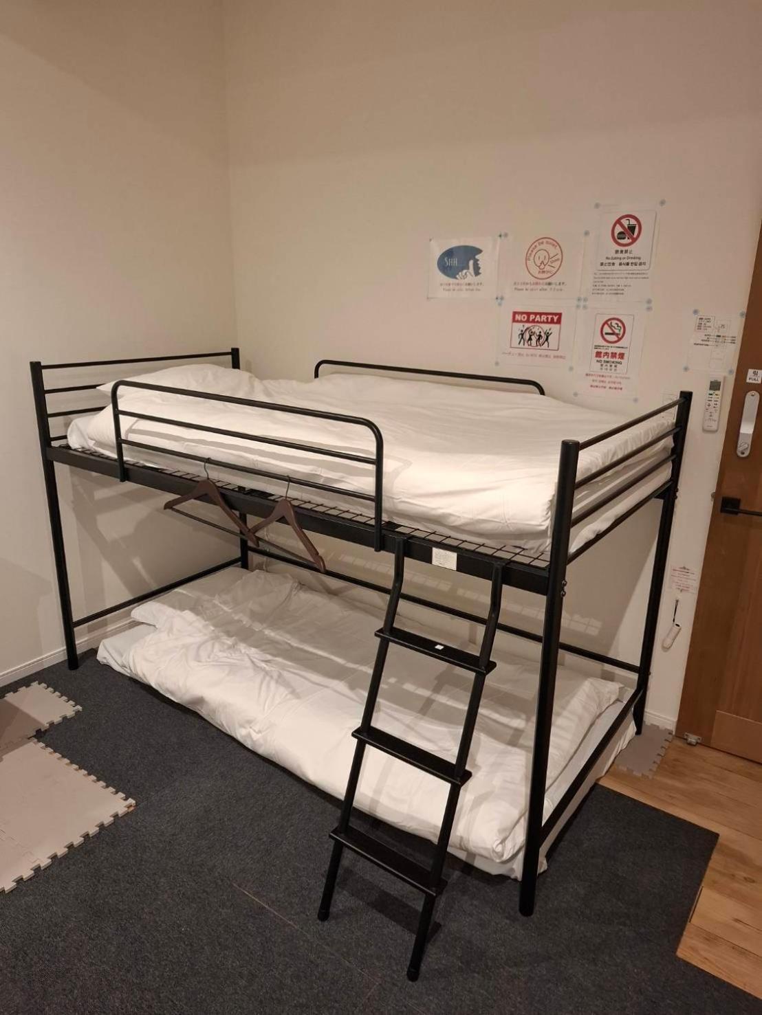 駐車場無料 The Three Smiles Free Car Park Hostel Nagoya