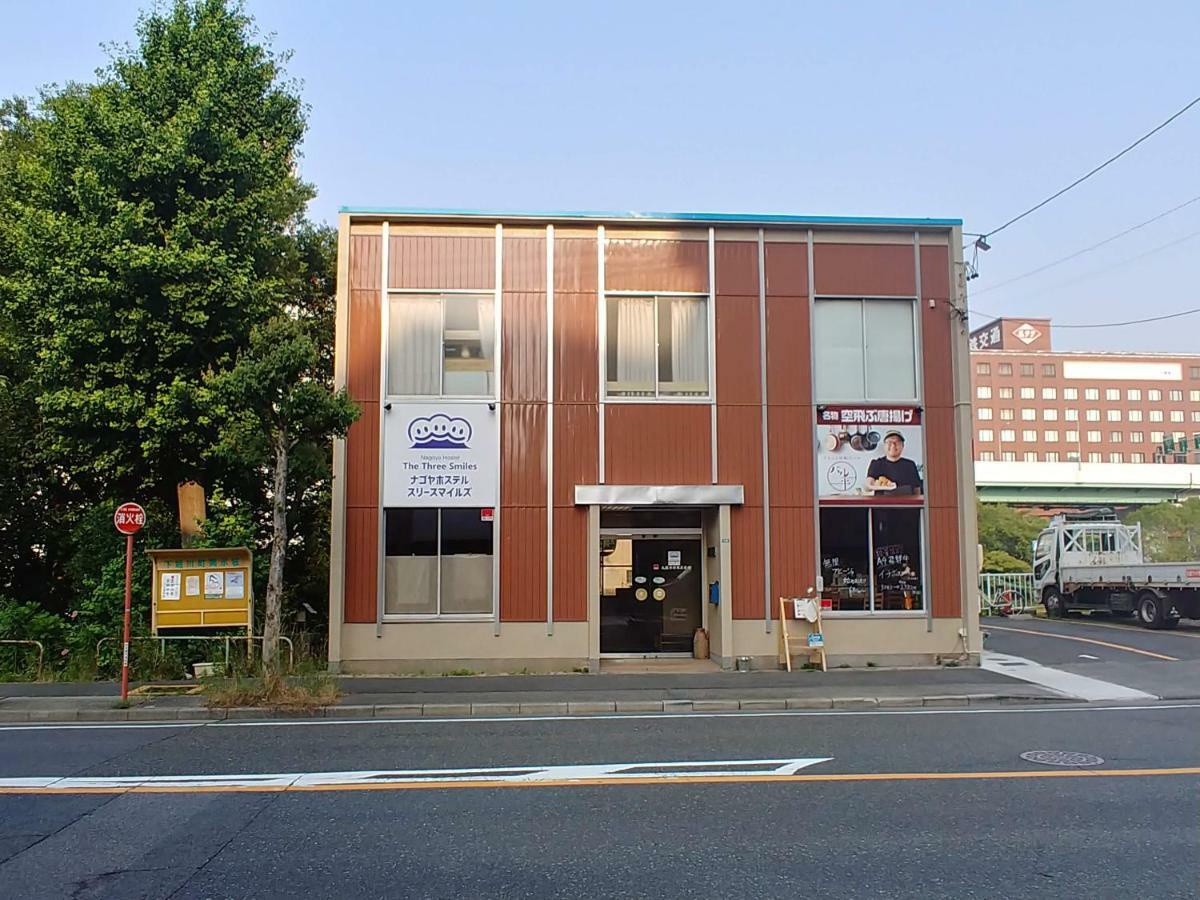 駐車場無料 The Three Smiles Free Car Park Hostel
